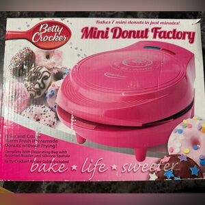 Betty Crocker Pink Mini Donut Maker